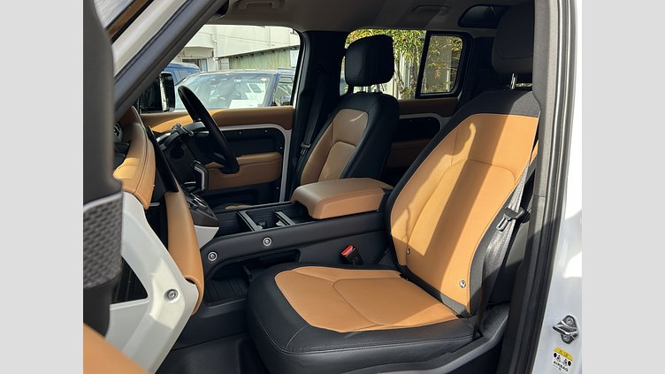 2023 認定中古車 Land Rover Defender 110 フジホワイト D300 AWD（AT） X-DYNAMIC HSE