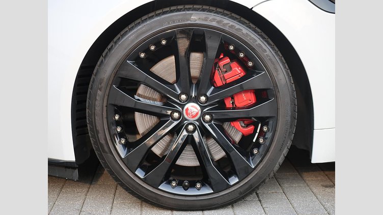 2019 認定中古車 Jaguar F-Type Yulong White V8Sチャージャー　550PS Rクーペ