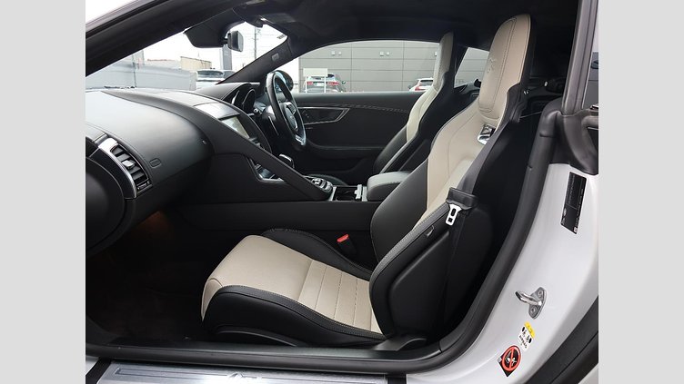 2019 認定中古車 Jaguar F-Type Yulong White V8Sチャージャー　550PS Rクーペ