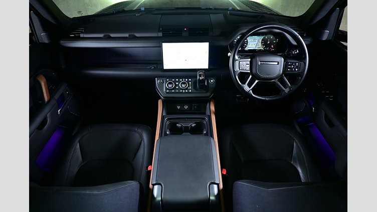 2022 認定中古車 Land Rover Defender 110 サントリーニブラック D300 AWD（AT） X