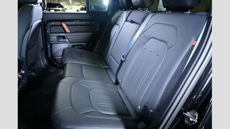 2022 認定中古車 Land Rover Defender 110 サントリーニブラック D300 AWD（AT） X