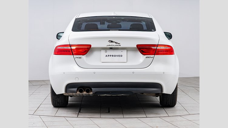 2015 認定中古車 Jaguar XE Fuji White 2.0L　D ピュア