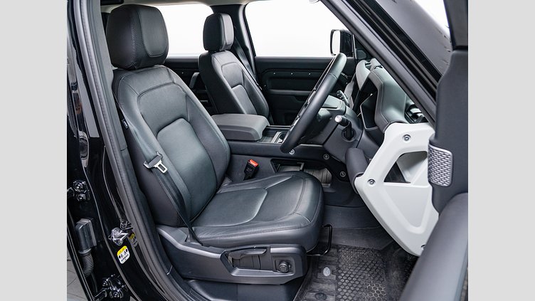 2024 認定中古車 Land Rover Defender 110 サントリーニブラック D300 AWD（AT） S