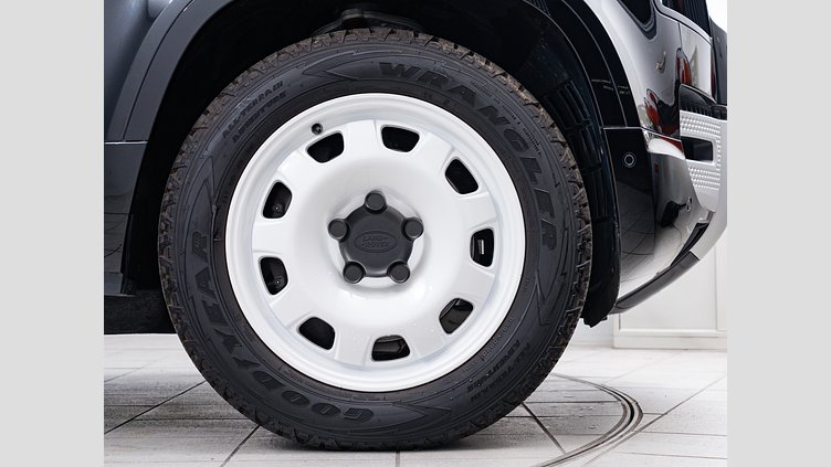 2024 認定中古車 Land Rover Defender 110 サントリーニブラック D300 AWD（AT） S