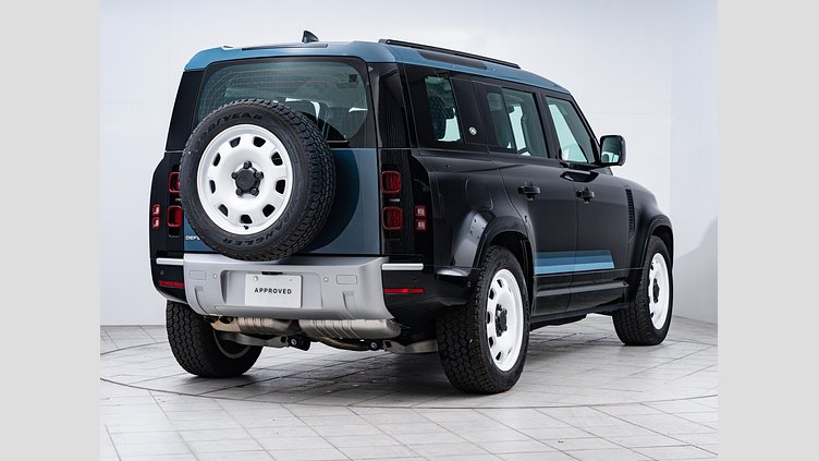 2024 認定中古車 Land Rover Defender 110 サントリーニブラック D300 AWD（AT） S