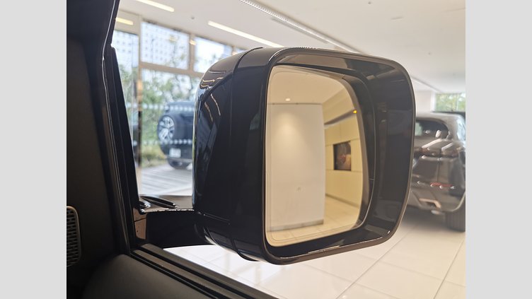 2023 認定中古車 Land Rover Defender 110 サントリーニブラック D300 AWD（AT） S