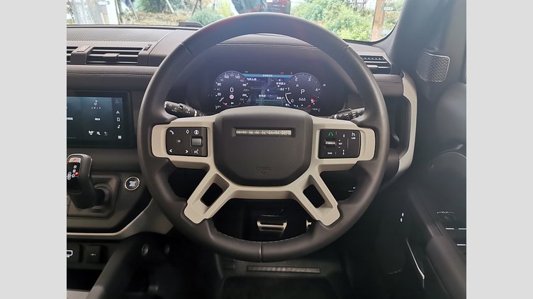 2023 認定中古車 Land Rover Defender 110 サントリーニブラック D300 AWD（AT） S