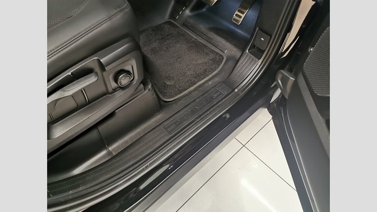 2023 認定中古車 Land Rover Defender 110 サントリーニブラック D300 AWD（AT） S