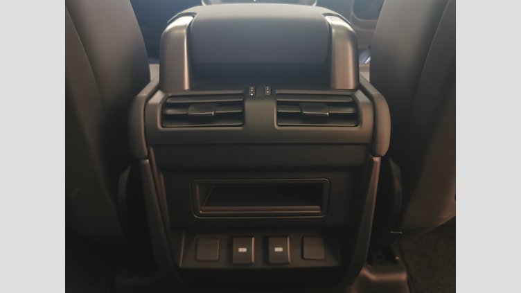 2023 認定中古車 Land Rover Defender 110 サントリーニブラック D300 AWD（AT） S