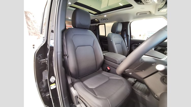 2023 認定中古車 Land Rover Defender 110 サントリーニブラック D300 AWD（AT） S