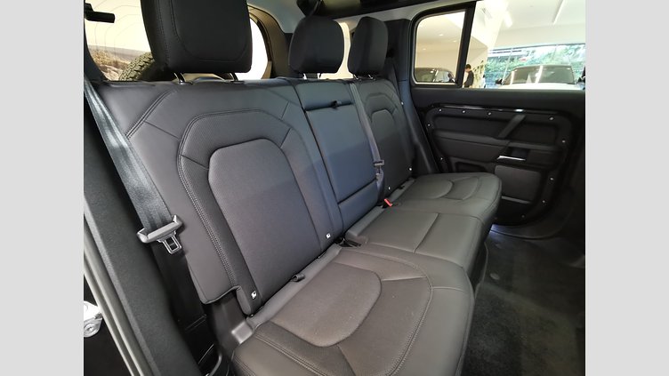 2023 認定中古車 Land Rover Defender 110 サントリーニブラック D300 AWD（AT） S