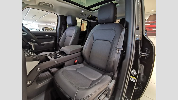 2023 認定中古車 Land Rover Defender 110 サントリーニブラック D300 AWD（AT） S