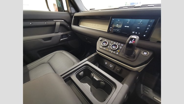 2023 認定中古車 Land Rover Defender 110 サントリーニブラック D300 AWD（AT） S