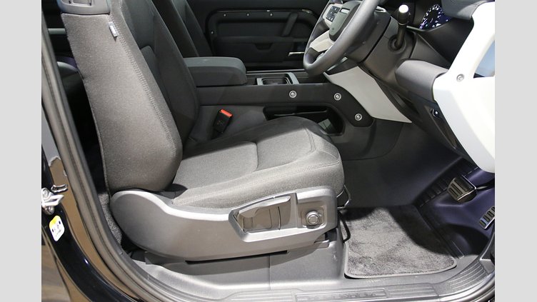 2023 認定中古車 Land Rover Defender 90 Santorini Black 2.0 litre i4P Petrol Standard P300