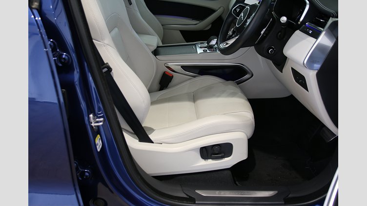 2023 認定中古車 Jaguar F-Pace ブルーファイアブルー P250 AWD（オートマチック） R-DYNAMIC BLACK CURATED FOR JAPAN