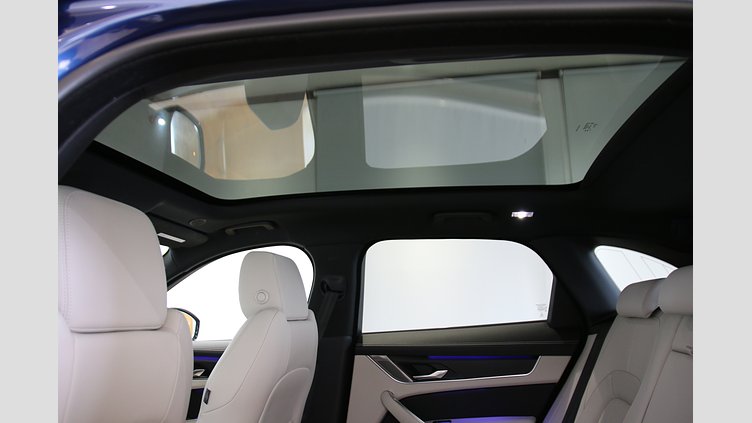 2023 認定中古車 Jaguar F-Pace ブルーファイアブルー P250 AWD（オートマチック） R-DYNAMIC BLACK CURATED FOR JAPAN