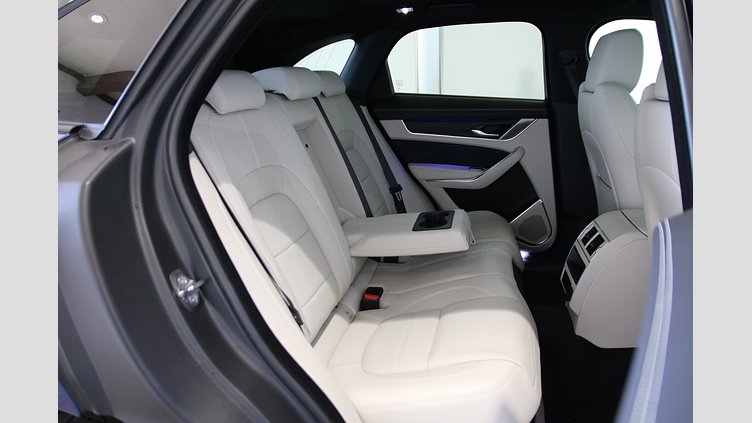 2023 認定中古車 Jaguar F-Pace ブルーファイアブルー P250 AWD（オートマチック） R-DYNAMIC BLACK CURATED FOR JAPAN