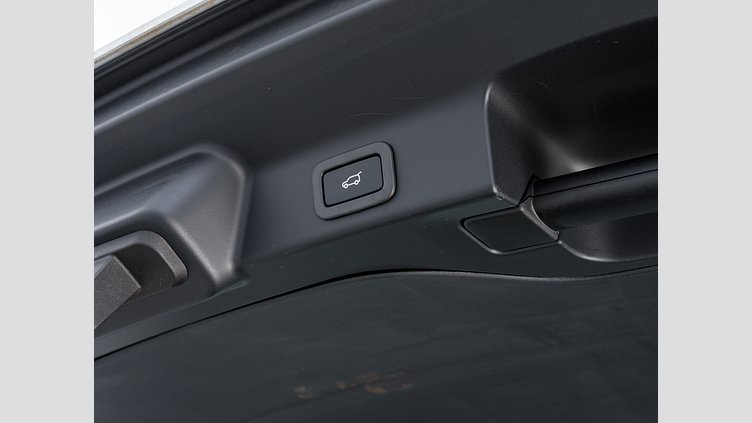 2017 認定中古車 Jaguar F-Pace Yulong White 2.0diesel Rスポーツ　20d