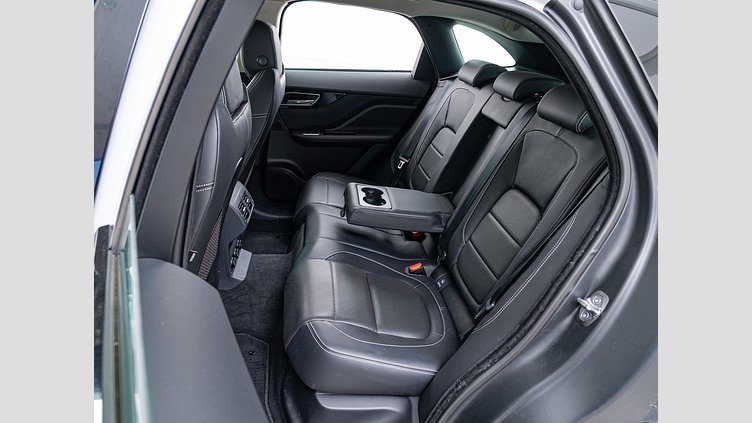 2017 認定中古車 Jaguar F-Pace Yulong White 2.0diesel Rスポーツ　20d