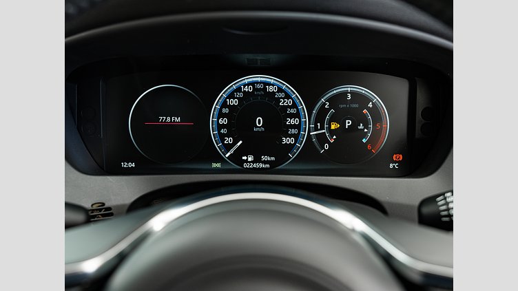 2017 認定中古車 Jaguar F-Pace Yulong White 2.0diesel Rスポーツ　20d