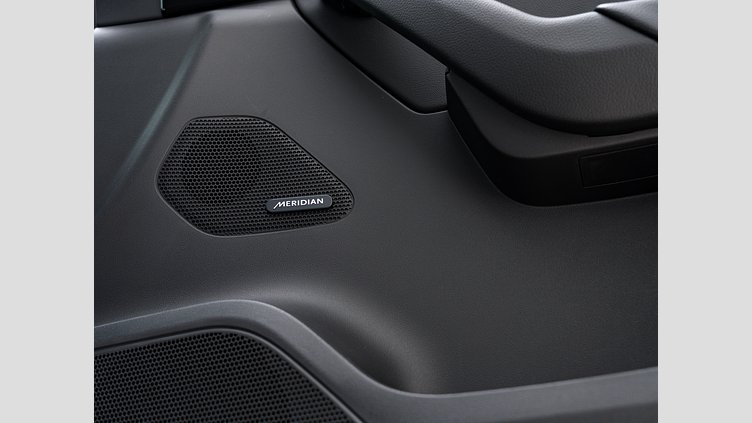 2017 認定中古車 Jaguar F-Pace Yulong White 2.0diesel Rスポーツ　20d