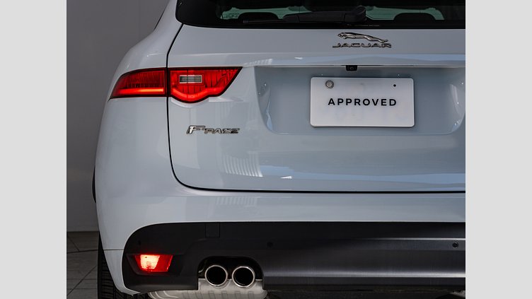 2017 認定中古車 Jaguar F-Pace Yulong White 2.0diesel Rスポーツ　20d