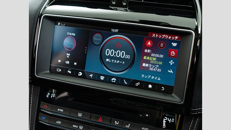 2017 認定中古車 Jaguar F-Pace Yulong White 2.0diesel Rスポーツ　20d