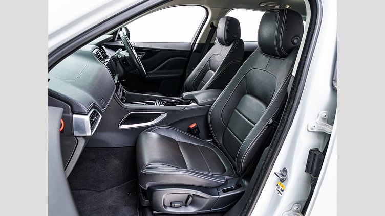 2017 認定中古車 Jaguar F-Pace Yulong White 2.0diesel Rスポーツ　20d