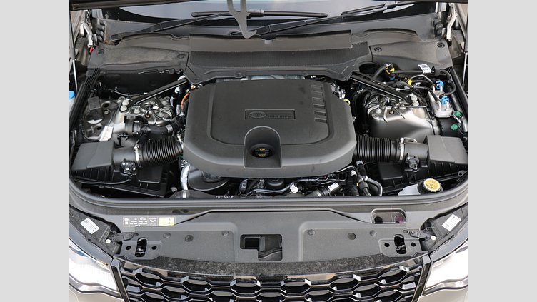 2024 認定中古車 Land Rover Discovery シリコンシルバー D350マイルドハイブリッド（ディーゼル） Dynamic SE