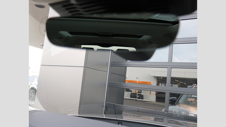 2024 認定中古車 Land Rover Discovery シリコンシルバー D350マイルドハイブリッド（ディーゼル） Dynamic SE