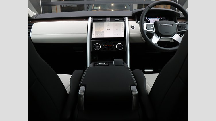 2024 認定中古車 Land Rover Discovery シリコンシルバー D350マイルドハイブリッド（ディーゼル） Dynamic SE