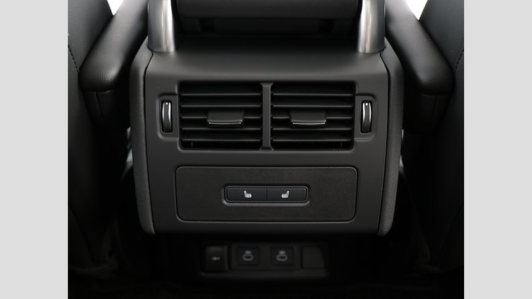 2024 認定中古車 Land Rover Discovery シリコンシルバー D350マイルドハイブリッド（ディーゼル） Dynamic SE