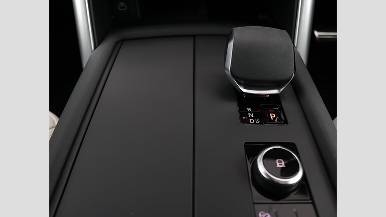 2024 認定中古車 Land Rover Discovery シリコンシルバー D350マイルドハイブリッド（ディーゼル） Dynamic SE