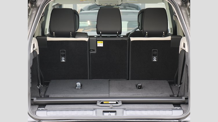 2024 認定中古車 Land Rover Discovery シリコンシルバー D350マイルドハイブリッド（ディーゼル） Dynamic SE