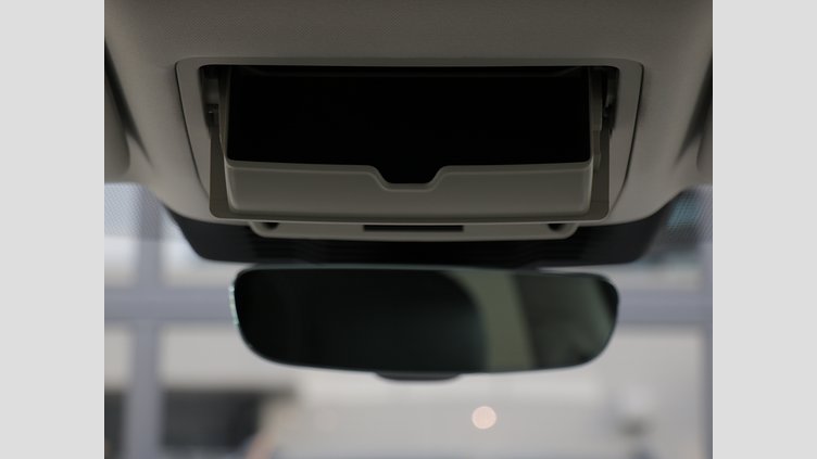 2024 認定中古車 Land Rover Discovery シリコンシルバー D350マイルドハイブリッド（ディーゼル） Dynamic SE