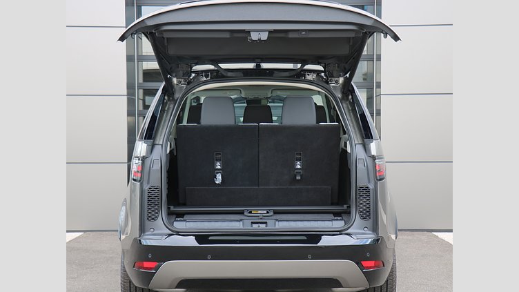 2024 認定中古車 Land Rover Discovery シリコンシルバー D350マイルドハイブリッド（ディーゼル） Dynamic SE