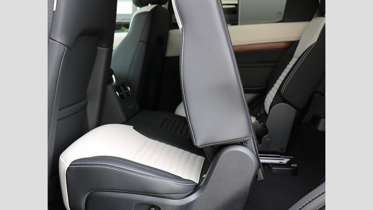 2024 認定中古車 Land Rover Discovery シリコンシルバー D350マイルドハイブリッド（ディーゼル） Dynamic SE