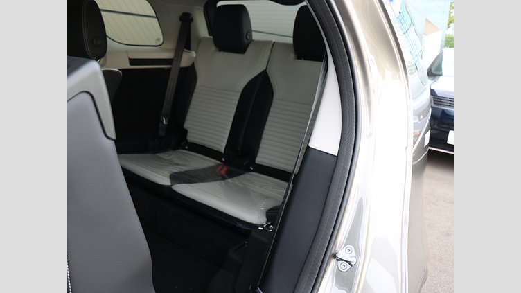 2024 認定中古車 Land Rover Discovery シリコンシルバー D350マイルドハイブリッド（ディーゼル） Dynamic SE