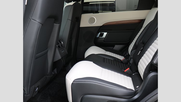 2024 認定中古車 Land Rover Discovery シリコンシルバー D350マイルドハイブリッド（ディーゼル） Dynamic SE