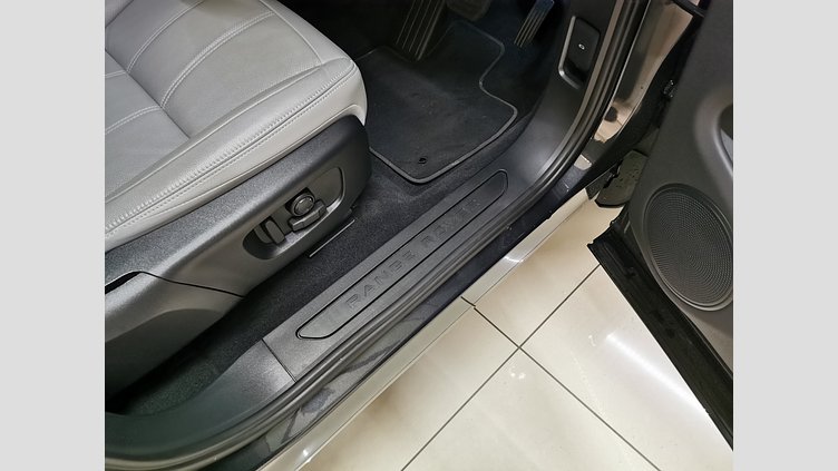 2024 認定中古車 Land Rover Range Rover Evoque カルパチアングレイ D200マイルドハイブリッド（ディーゼル） スタンダードホイールベース S