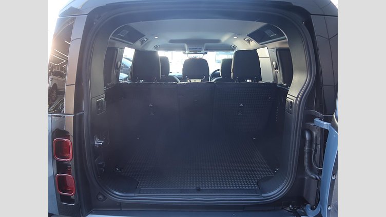 2024 認定中古車 Land Rover Defender 110 タスマンブルー P300 AWD（AT） SE