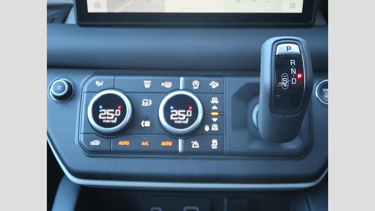 2024 認定中古車 Land Rover Defender 110 タスマンブルー P300 AWD（AT） SE