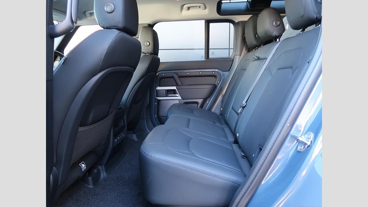 2024 認定中古車 Land Rover Defender 110 タスマンブルー P300 AWD（AT） SE