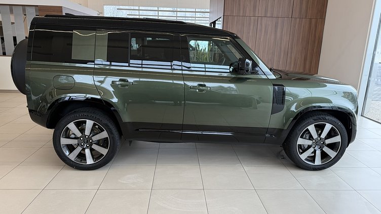 2025 Novo vozilo Land Rover Defender 110 Woolstone Green AWD X-Dynamic HSE 3.0D 350KS 7 SEATS