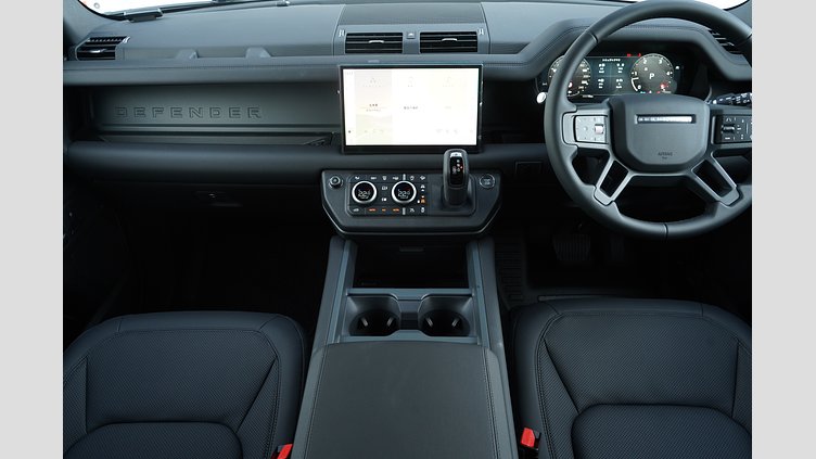 2025 認定中古車 Land Rover Defender 130 シリコンシルバー D350 ディーゼルマイルドハイブリッド X-Dynamic SE