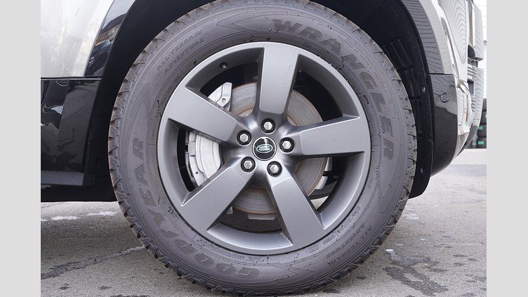 2025 認定中古車 Land Rover Defender 130 シリコンシルバー D350 ディーゼルマイルドハイブリッド X-Dynamic SE