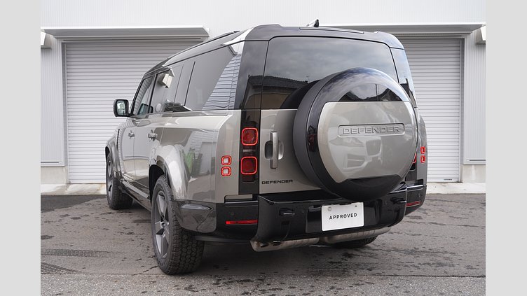 2025 認定中古車 Land Rover Defender 130 シリコンシルバー D350 ディーゼルマイルドハイブリッド X-Dynamic SE
