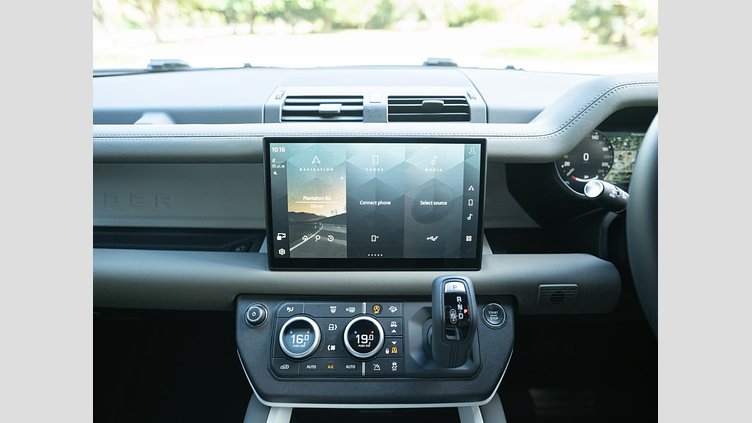 2025 Approved Land Rover Defender 110 Pangea Green 4x4 Auto D250 SE X-Dynamic