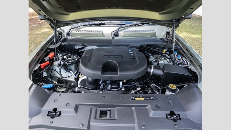 2025 Approved Land Rover Defender 110 Pangea Green 4x4 Auto D250 SE X-Dynamic