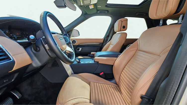 2024 Approved Land Rover Discovery Silicon Silver 3.0 literes, soros 6 hengeres dízel, 300LE, automata váltó, összkerékhajtás Metropolitan Edition D300